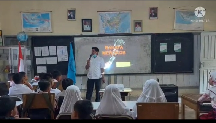 PUSKESMAS KAMBANG LAKUKAN SOSIALISASI BAHAYA ROKOK DI SD KAMAL