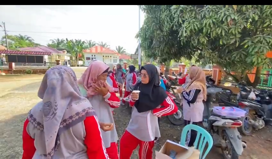 Senam Lansia Terintegrasi di Kantor Camat Lunang Puskesmas  Tj. Beringin Lunang, 17 Maret 2023   