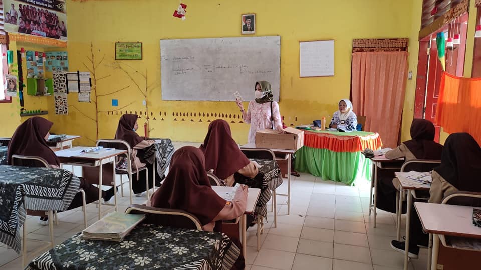 Puskesmas IV Koto Mudik beri Rematri SMPN 2 Batang Kapas  TTD