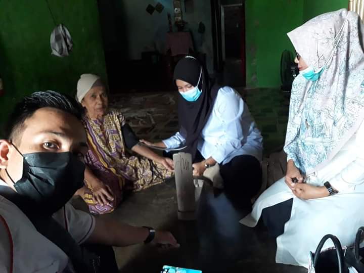 Petugas Puskesmas Koto Berapak Kunjungi Rumah Pasien Hipertensi