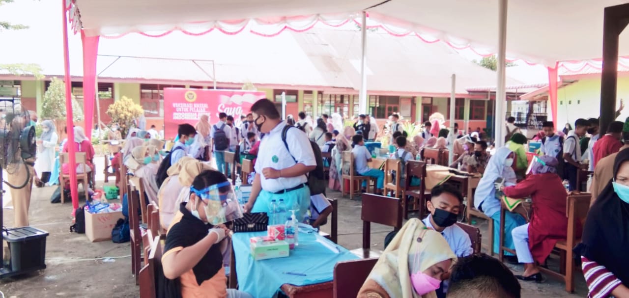 Vaksinasi Massal Pelajar Kabupaten Pessisir Selatan