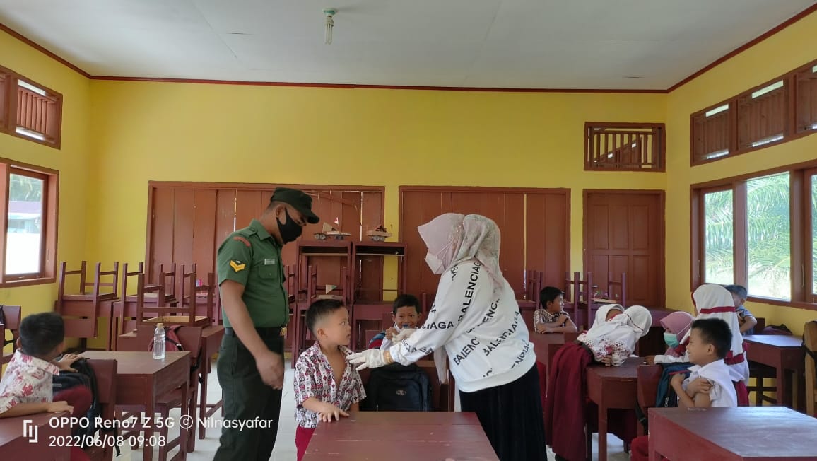 Pelaksanaan BIAN ( BULAN IMUNISASI ANAK NASIONAL) di SMPN 04 DAN SMPN 02 Airpura