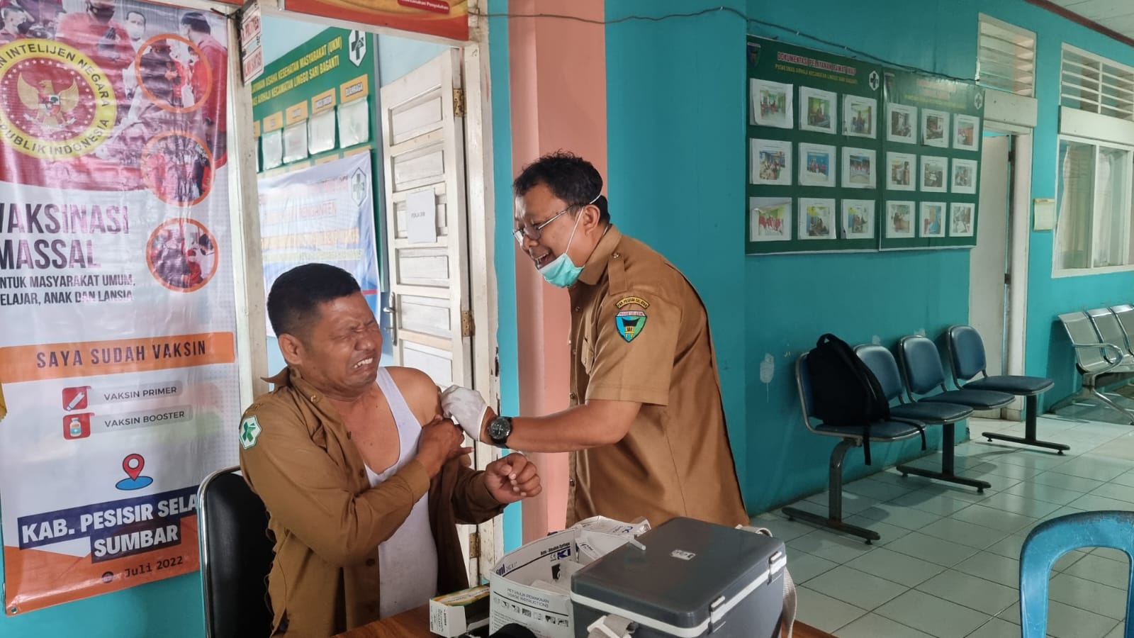 Pelaksanaan Kegiatan Vaksinasi Covid-19 di Posko Vaksinasi Puskemas Air Haji, 