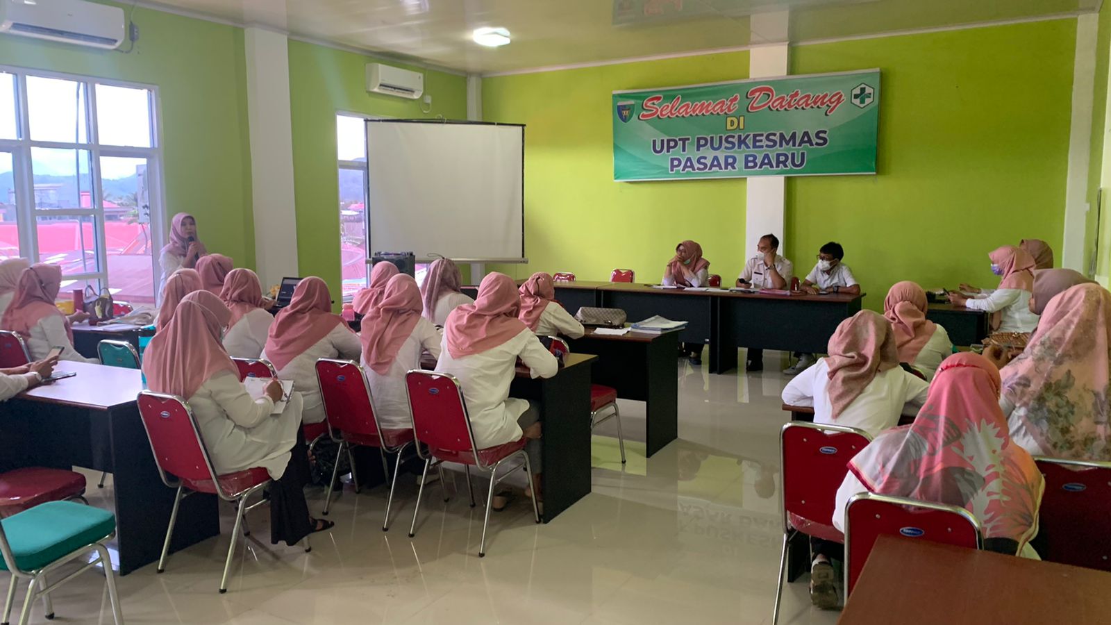 PELAKSANAAN REVIEW HASIL SIDAK KADINKES KE PUSTU DAN POSKESRI WIL. KERJA UPT PUSKESMAS PASAR BARU 