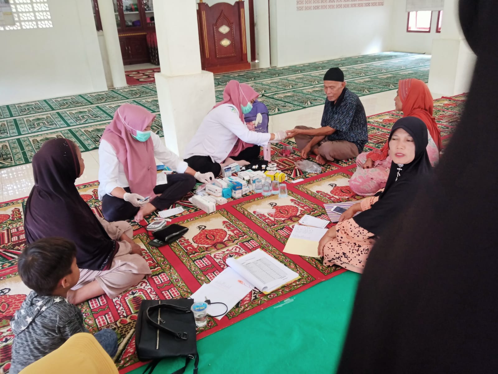 Melaksanakan Kegiatan Posyandu Lansia Di Muara Gadang di Wilayah Kerja Puskesmas Air Haji