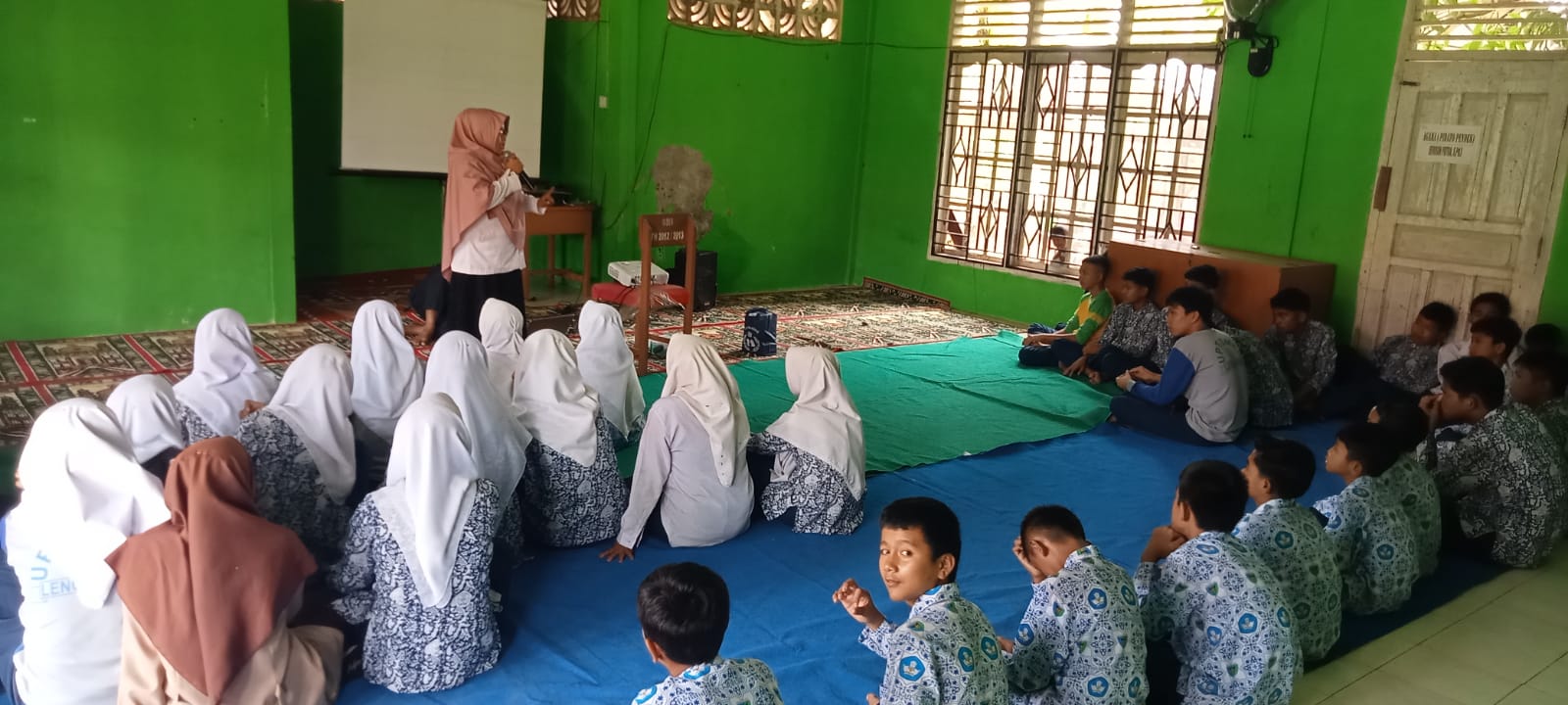 Penyuluhan dan pemberian Tablet tambah Darah bagi siswa SMP N 3 Lengayang 