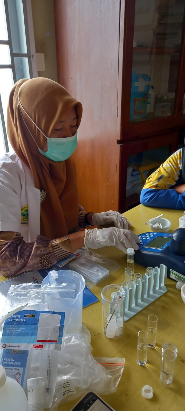 KETERBATASAN ALAT DAN REAGEN SANITARIAN KIT PUSKESMAS BALAI SELASA MELAKUKAN PEMERIKSAAN SAMPEL KUAL