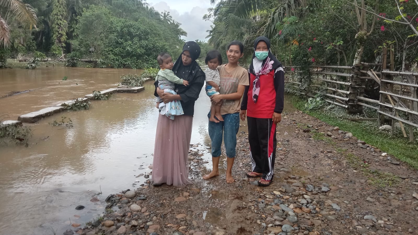Kunjungan korban banjir d wilayah kerja poskesri kambang harapan wilayah kerja Puskesmas Kambang