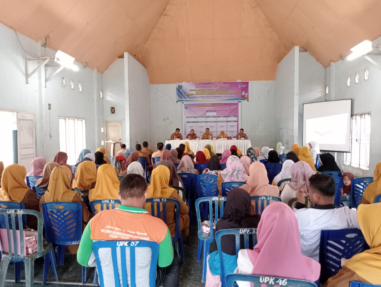 KEGIATAN REMBUK STUNTING TINGKAT KECAMATAN DAN PENANDATANGANAN KOMITMEN PERCEPATAN PENURUNAN STUNTIN