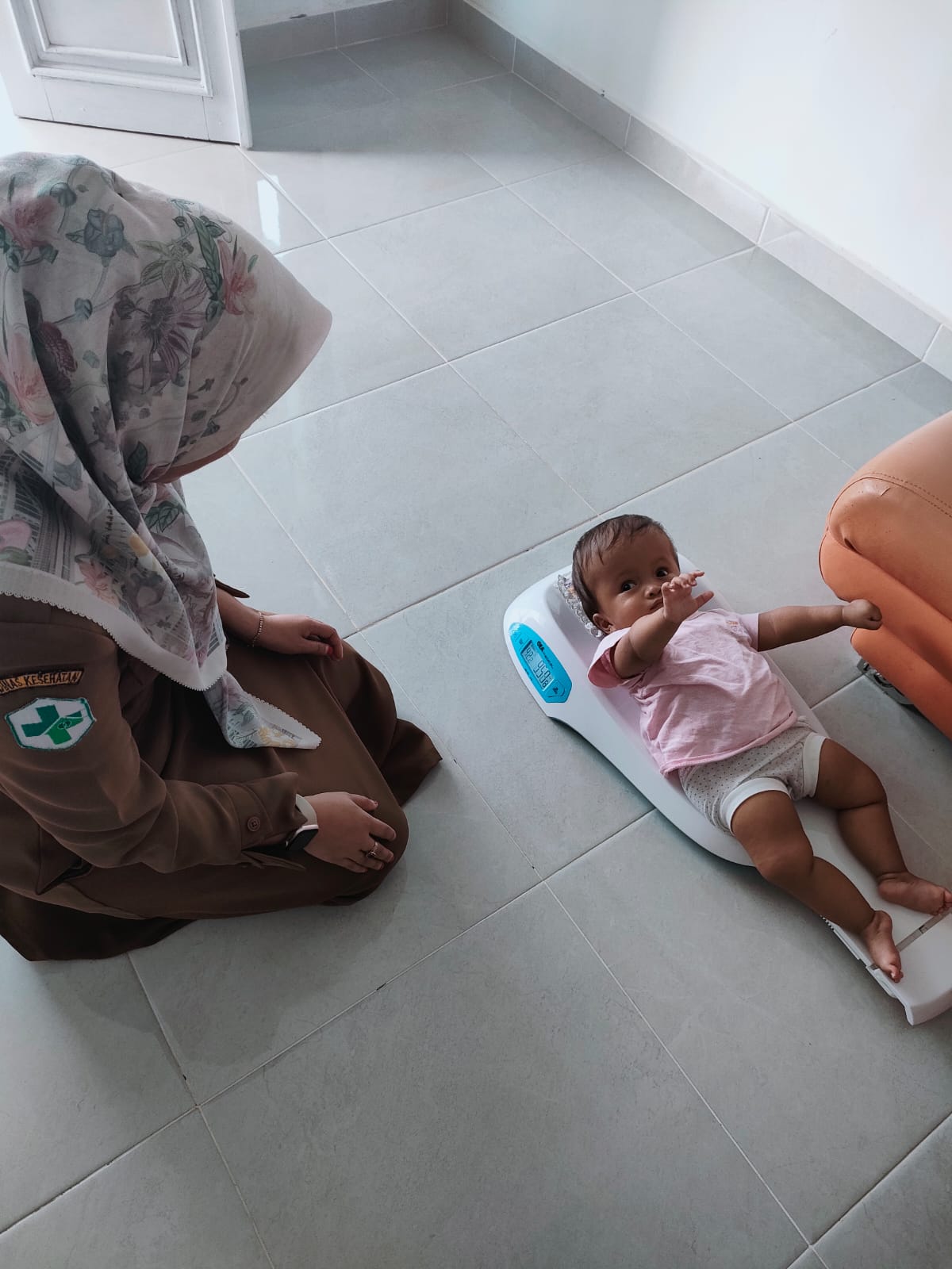 Kunjungan Rumah Balita dengan Hidrosefalus di daerah binaan Poskesri Tanjung Medan, Air Haji Tengah