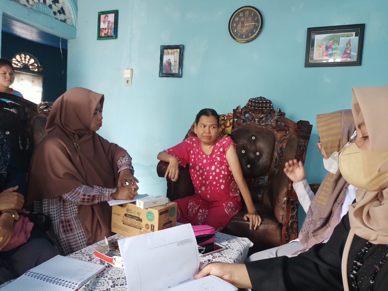 Kunjungan Rumah Bumil Resti di wilayah Binaan Poskesri Sei Sirah Nagari Surantih kec. Sutera