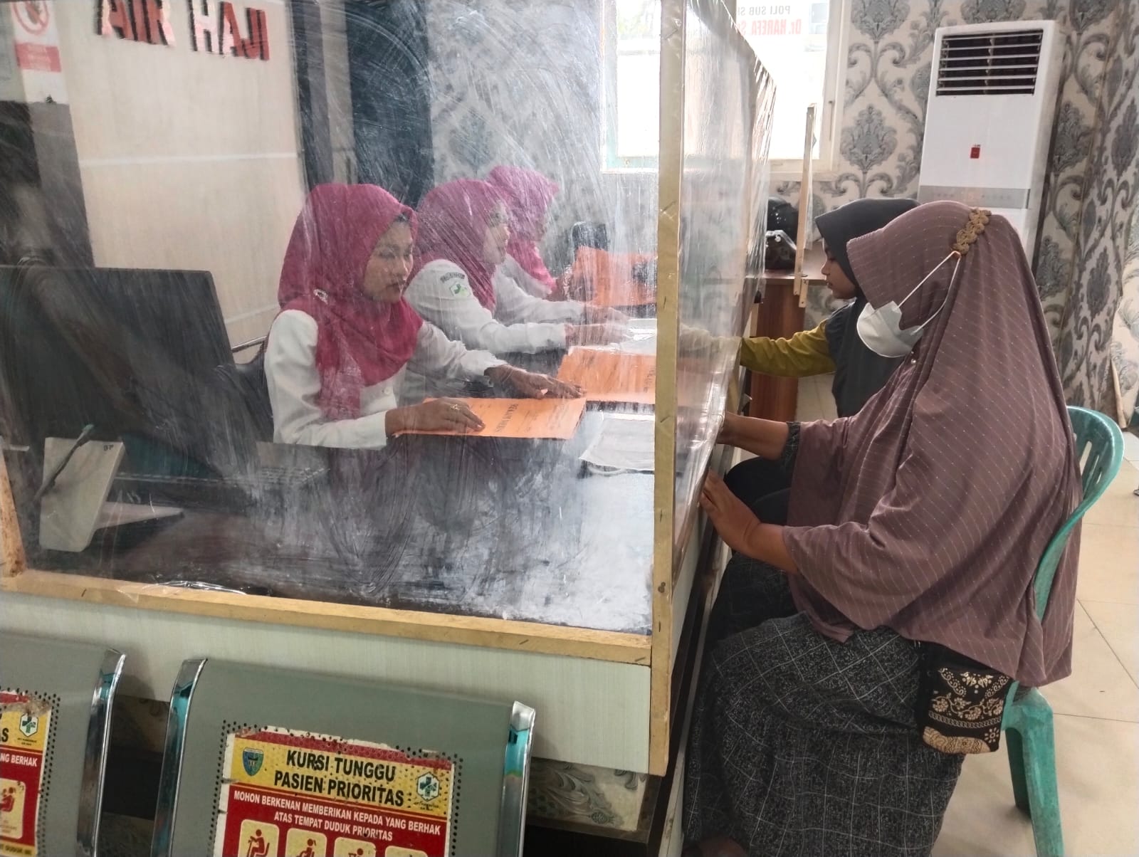 Puskesmas Air Haji melakukan pelayanan mulai dari Rekam Medis