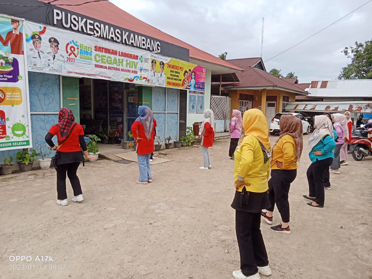 Kegiatan hari ini senam pagi dengan staf Puskesmas Kambang