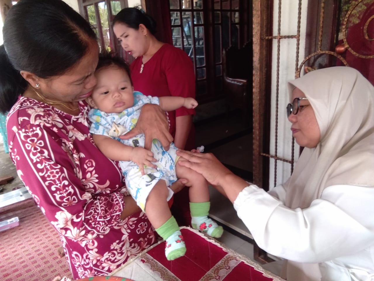 Pelaksanaan posyandu di nagari APT oleh bidan desa Nurhakim S.tr.keb bersama kader posyandu bunga ta