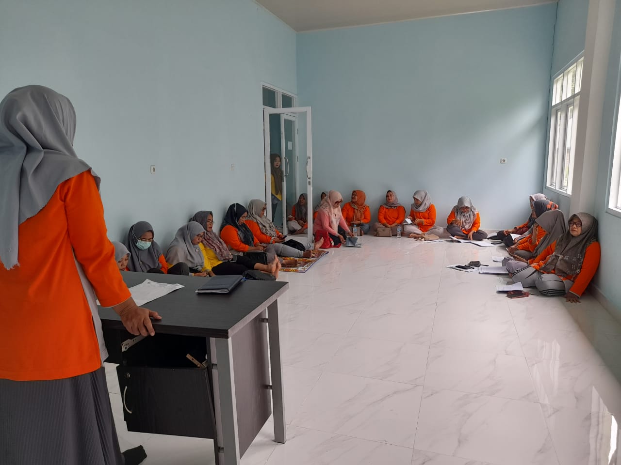 SOSIALISASI PENANGGULANGAN KLB DAN WABAH UNTUK TIM GERAK CEPAT (TGC) BERSAMA BIDAN DESA STAFF PUSKES