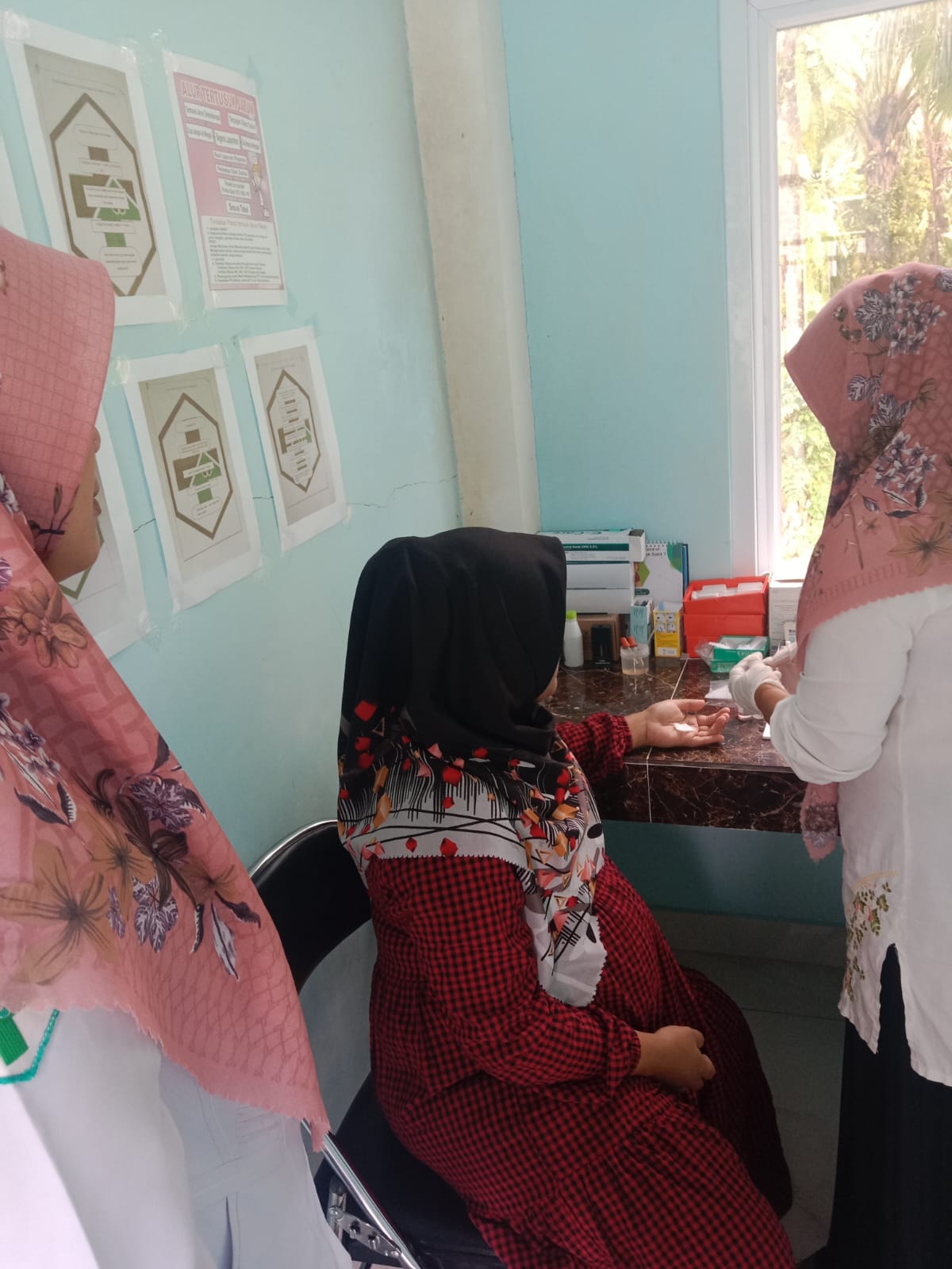 Kegiatan Poli KIA puskesmas Kayu Gadang hari ini Pendampingan ibu hamil untuk Pemeriksaa Laboratoriu
