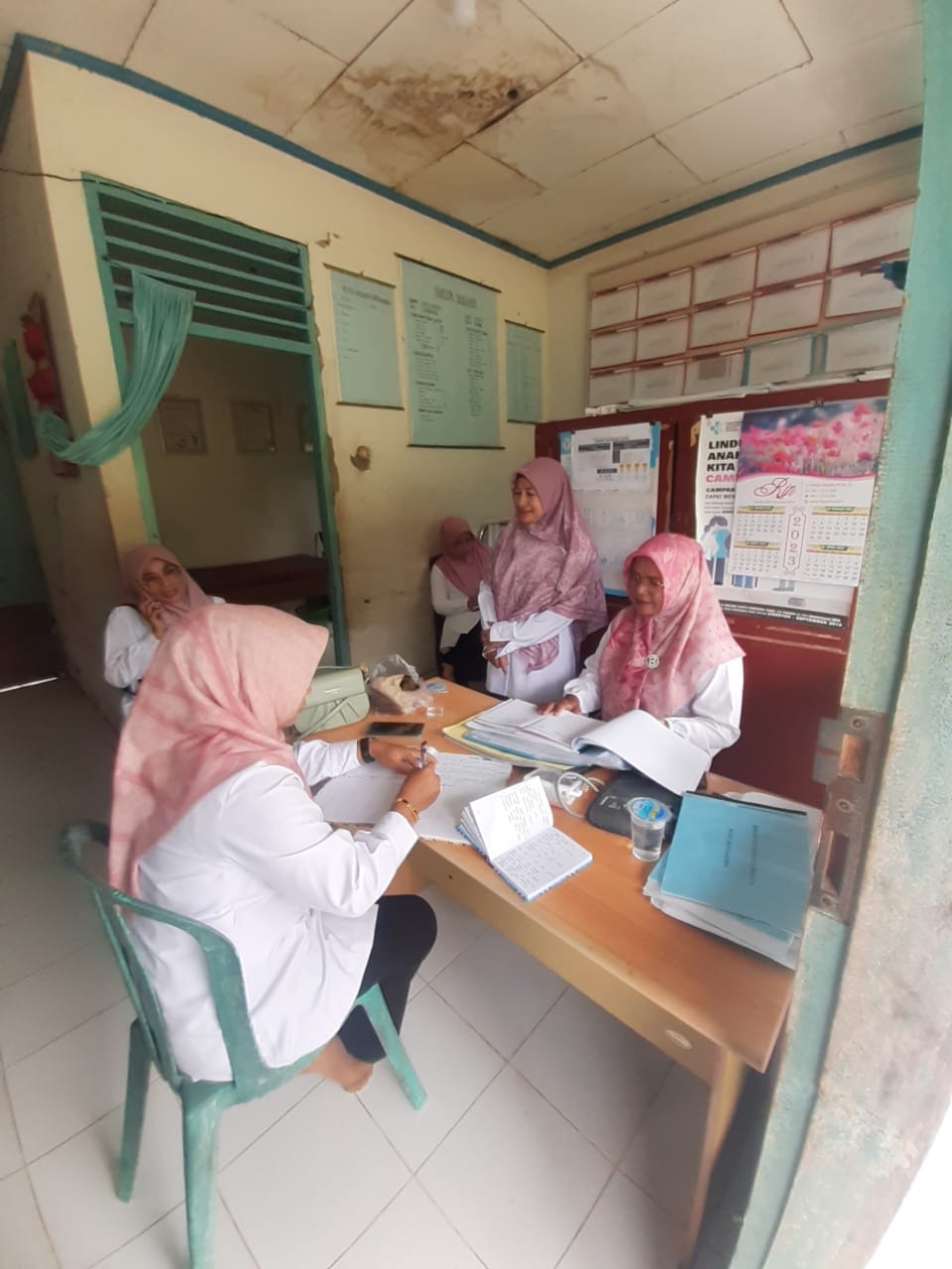 Kegiatan monitoring dan evaluasi ke pustu dan poskesri nagari kambang timur puskesmas koto baru tahu