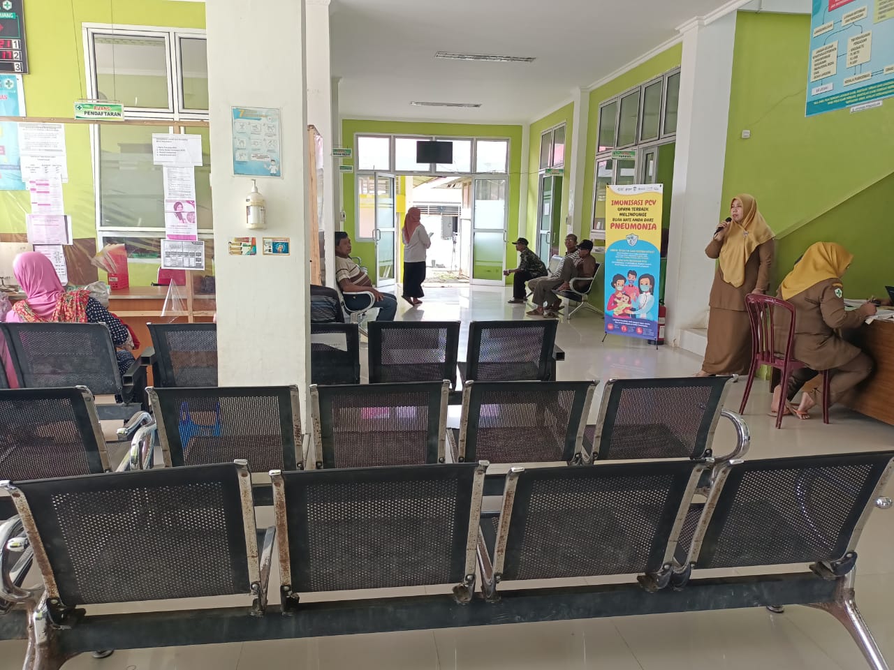 PENYULUHAN DALAM GEDUNG PUSKESMAS BALAI SELASA TENTANG IMUNISASI PADA ANAK