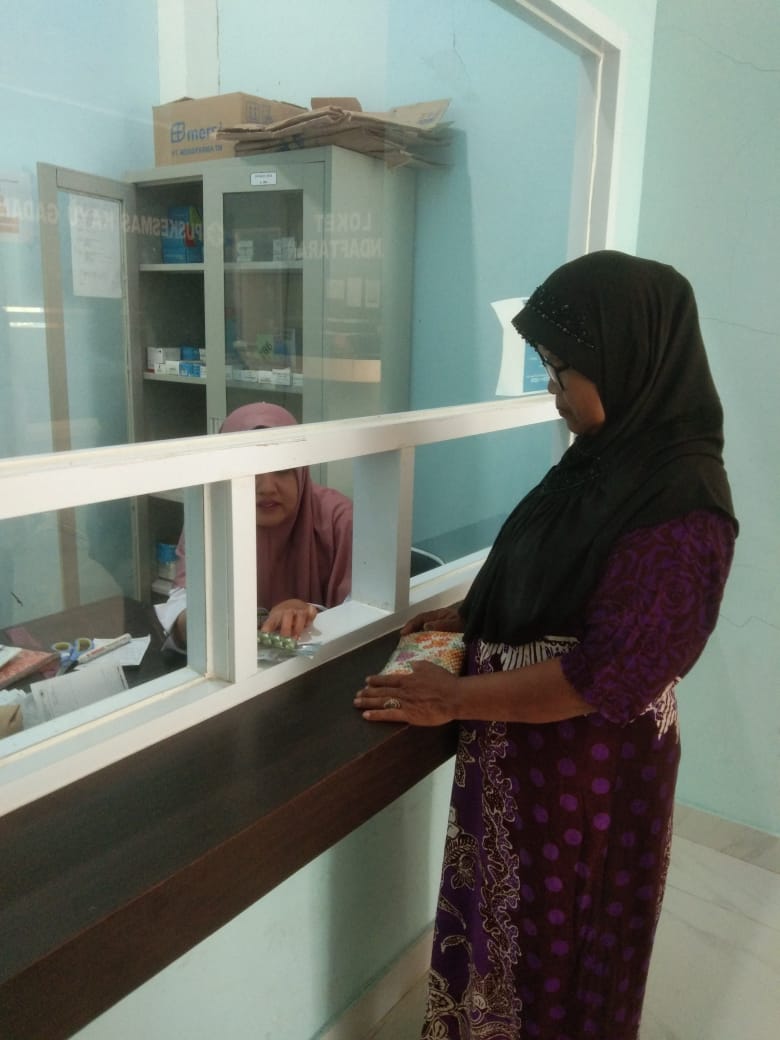Pelayanan Pengambilan Obat (Pasien) Di Apotek Puskesmas Kayu Gadang