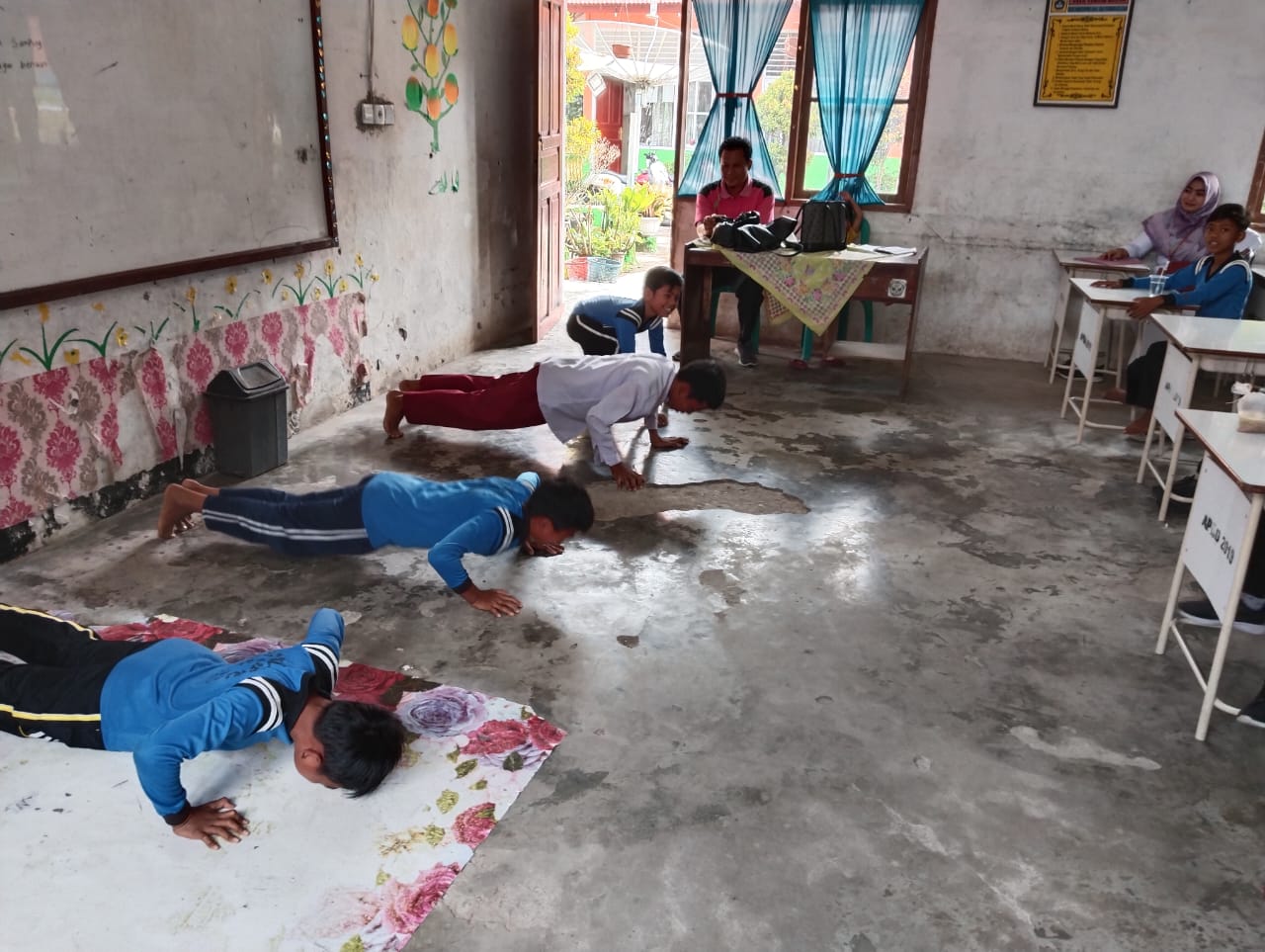 Melaksanakan kegiatan kebugaran pada murid sekolah dasar negeri 15 Timbulun kec. Sutera