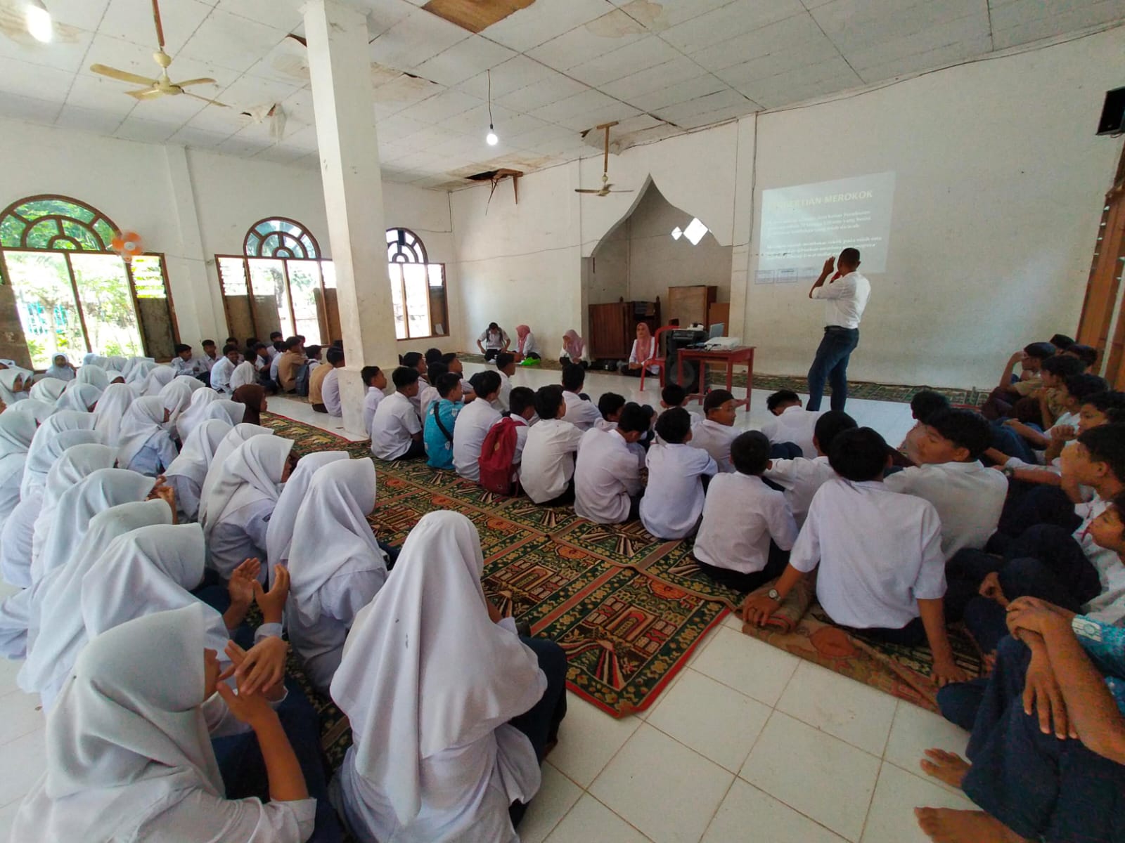 Penyuluhan dan Skrining Perilaku Merokok pada pelajar di MTs M Lakitan wilker Puskesmas kambang