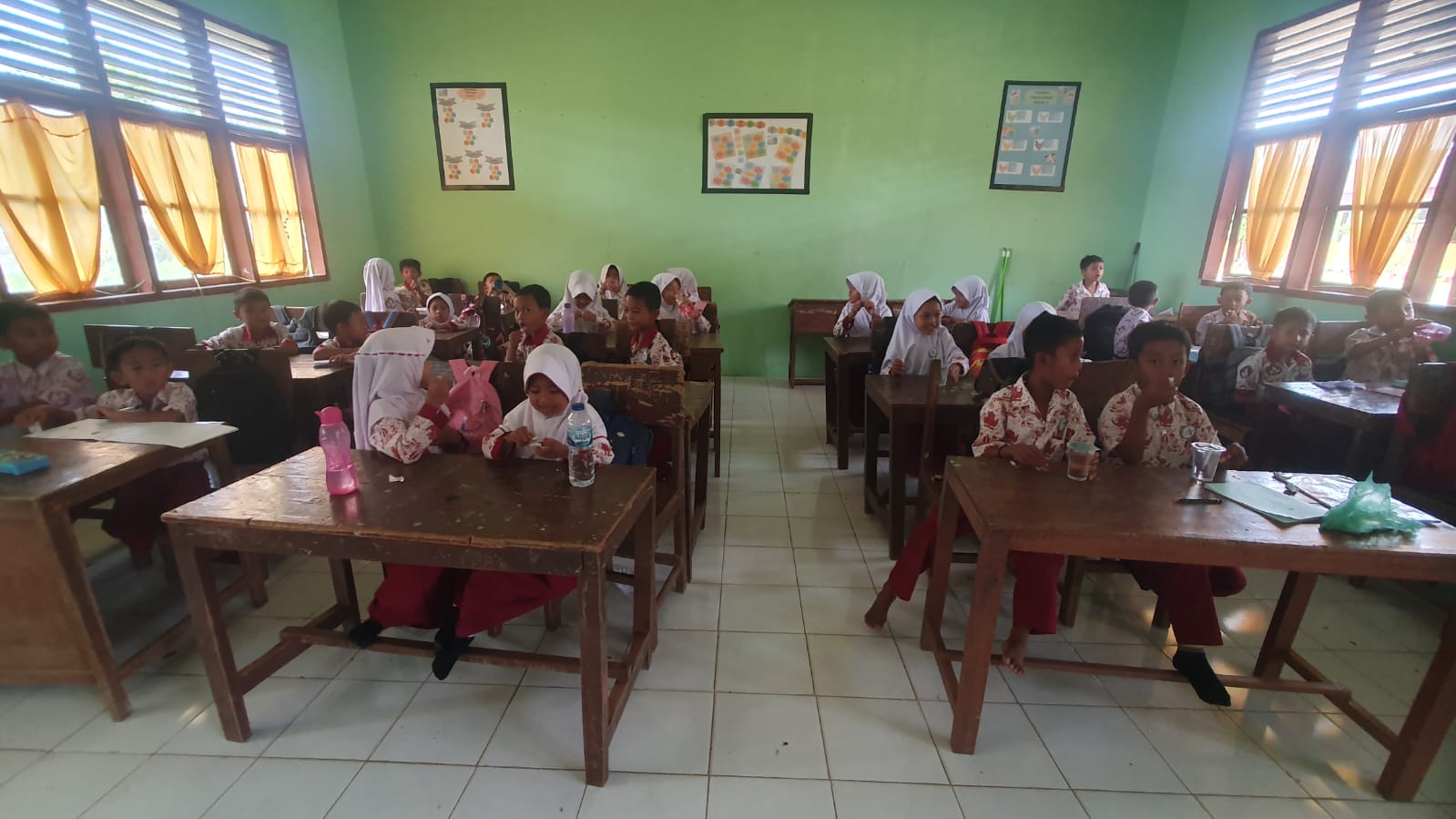 Puskesmas Tanjung Makmur Melakukan Pemberian Obat Cacing ke Sekolah SDN 09 Silaut