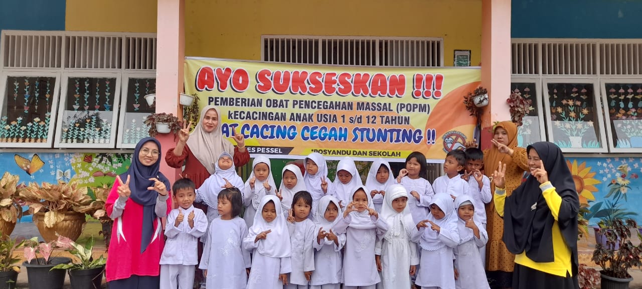 PEMBERIAN OBAT KECACINGAN DI TK PERMATA BUNDA ASAM KUMBANG