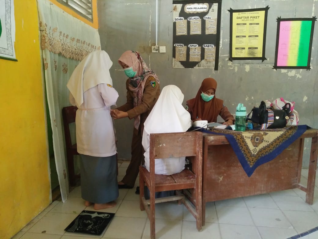 Posbindu Penyakit Tidak Menular (PTM) di SMA N 2 Lengayang wilayah kerja Puskesmas Kambang