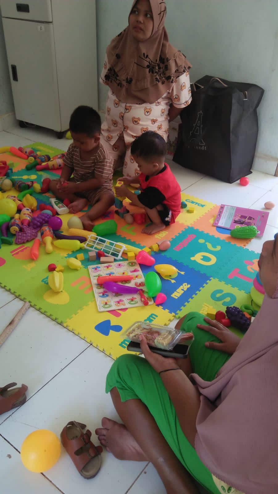 KEGIATAN PENIMBANGAN MASSAL DI POSYANDU EMAS MUDA NAGARI NYIUR MELAMABAI