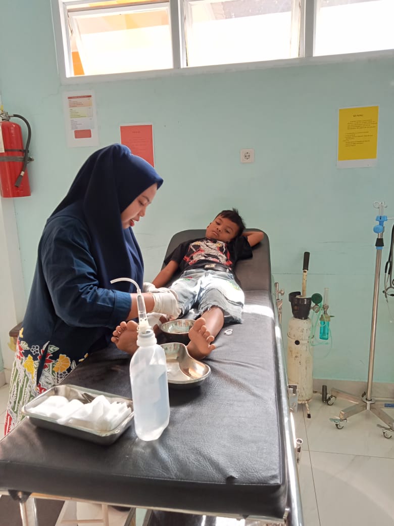 PELAYANAN POLI IGD PKM KY GADANG  HARI INI GANTI VERBAN PADA PASIEN An. RAHIM UMUR 8 TH