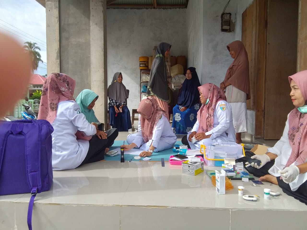 DETEKSI DINI FAKTOR RESIKO PENYAKIT TIDAK MENULAR (PTM),LANSIA\" KAMPUNG AMPALU WILAYAH KERJA PUSKES