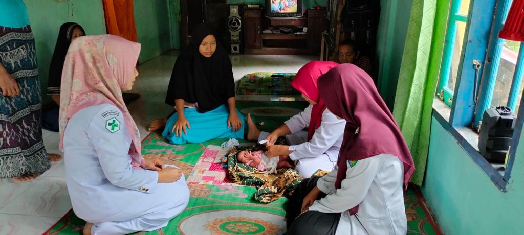 KUNJUNGAN RUMAH BAYI DAN BALITA RESTI KE NAGARI AMPUAN DAN BALAI SINAYAN WILAYAH KERJA UPT PUSKESMAS