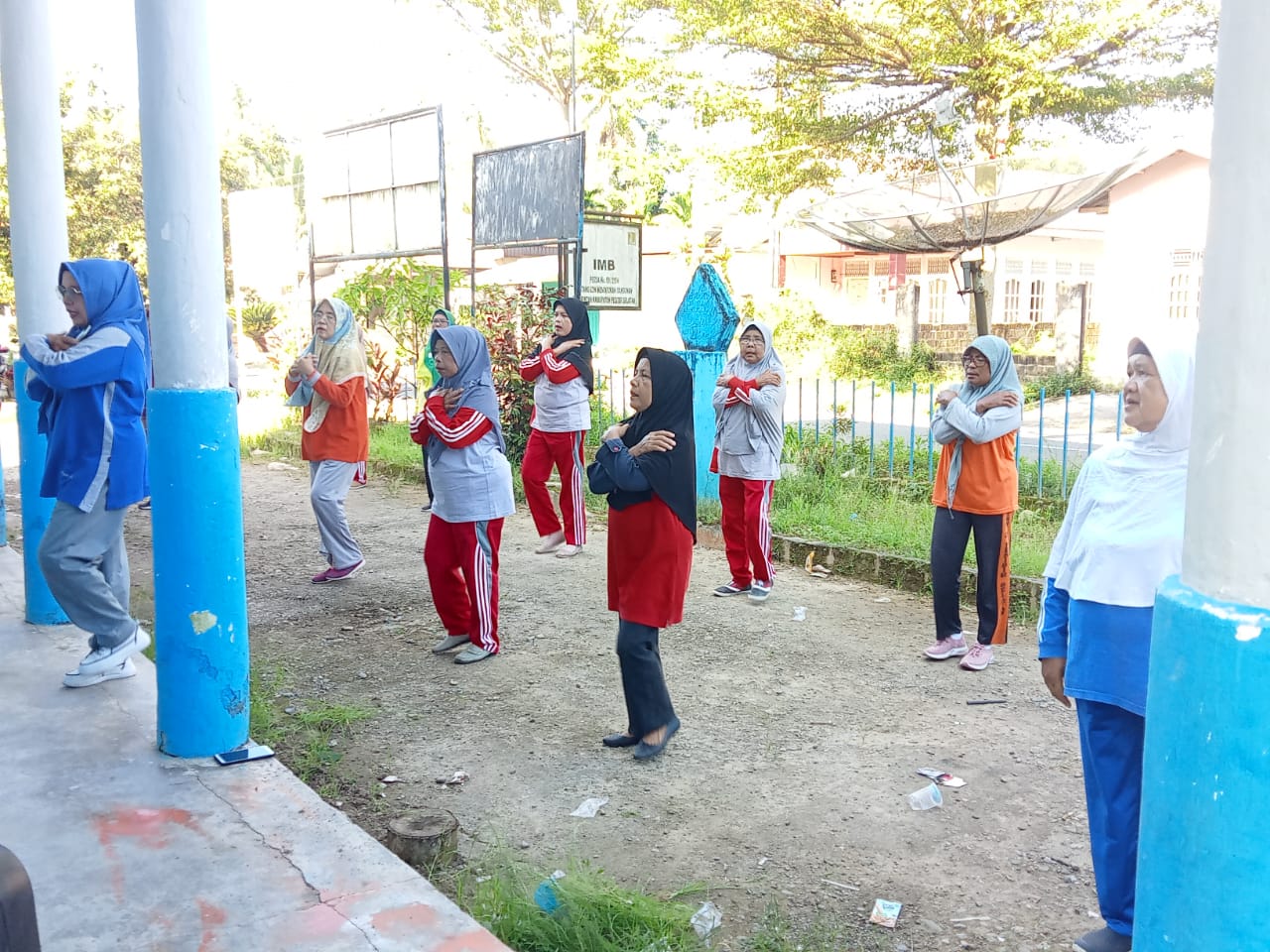 PELAKSANAAN SENAM LANSIA DI PUSTU GURUN PANJANG WILAYAH KERJA PUSKESMAS PASAR BARU    