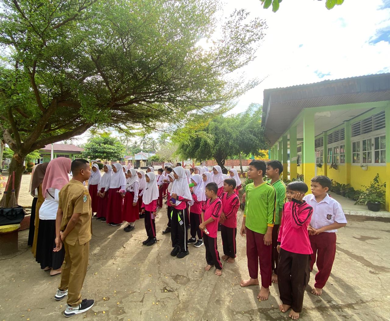 Pelayanan dan Pembinaan kesehatan pada anak sekolah dasar serta pembinaan Dokcil di SDN 01 Pc.Soal t