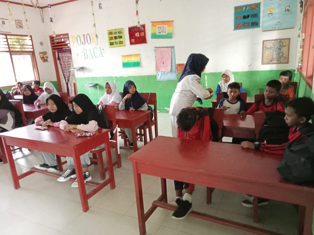 Pemberian Obat KeCacingan Pada anak-anak Sekolah Dasar di wilayah kerja Puskesmas Pasar Kuok