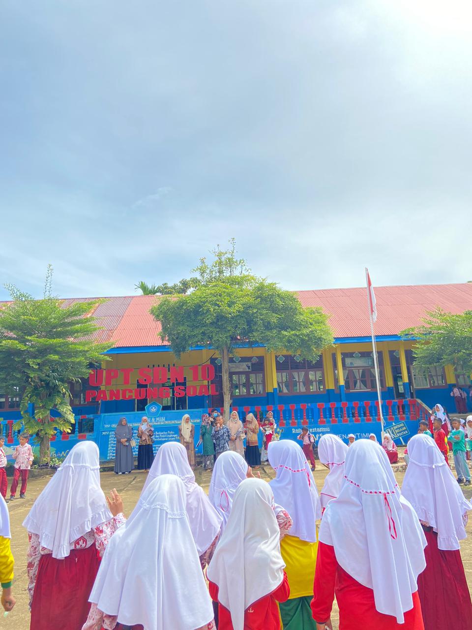 Pelayanan dan Pembinaan kesehatan pada anak sekolah dasar serta pembinaan Dokcil di SDN 10 Pc.Soal t