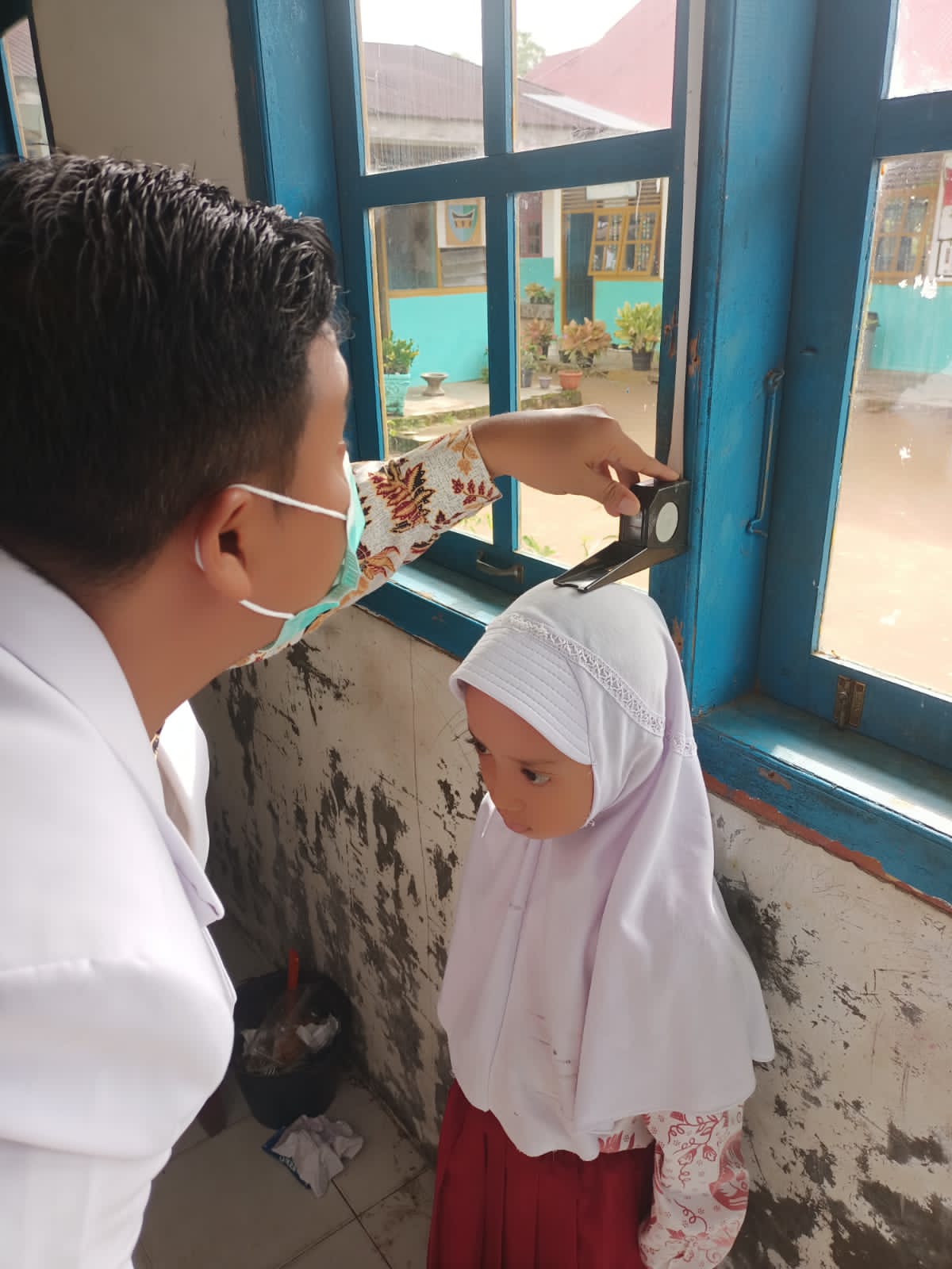 PEMERIKSAAN KESEHATAN PADA ANAK SEKOLAH WILKER PUSKESMAS BALAI SELASA