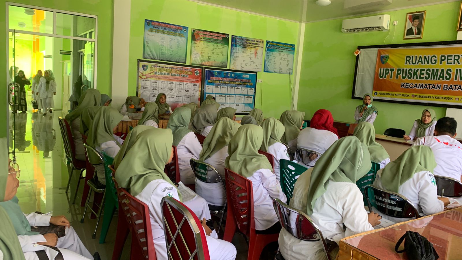 Lokmin bulanan di Aula Puskesmas IV Koto Mudik 