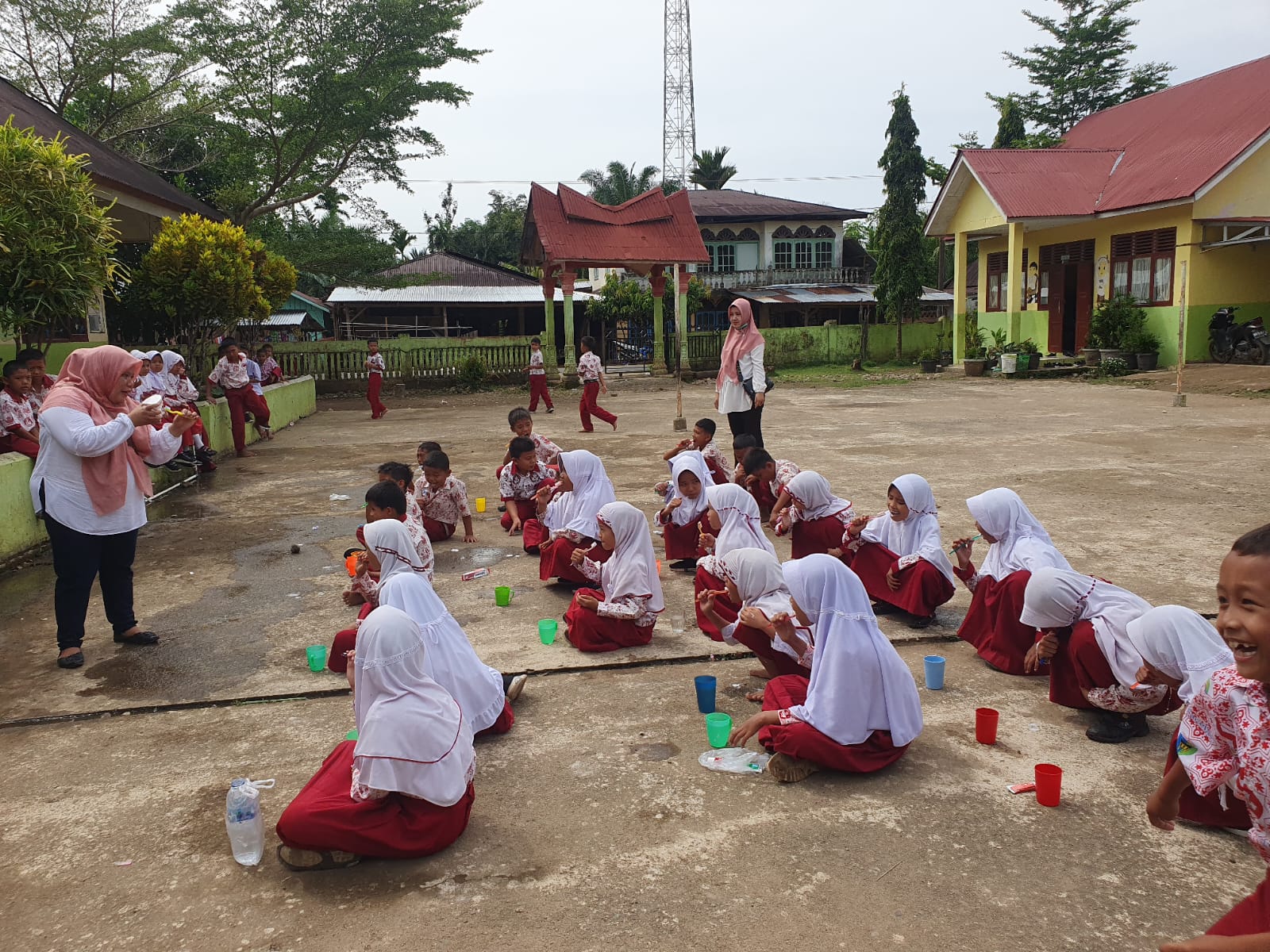 Puskesmas Tanjung Beringin MelakukanPenjaringan Berkala, Penyuluhan dan Sikat Gigi Massal di SDN 02 