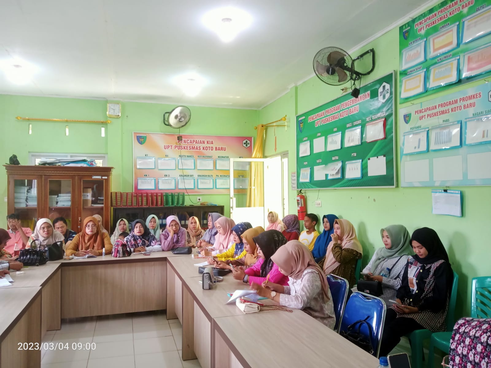 Pelaksanaan Lokmin Bulanan di Aula Puskesmas Koto Baru