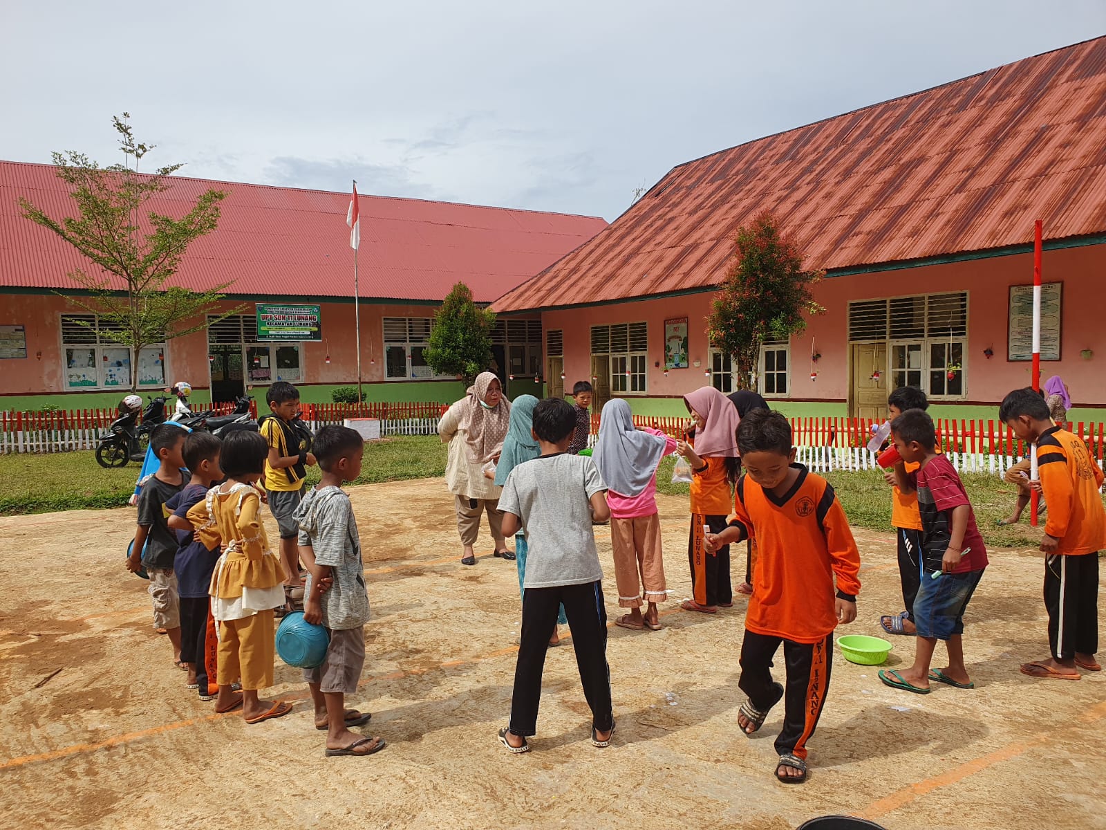 Penjaringan Berkala, Penyuluhan dan Sikat Gigi Massal di SDN 11 Lunang  Wilker Puskesmas Tanjung Ber