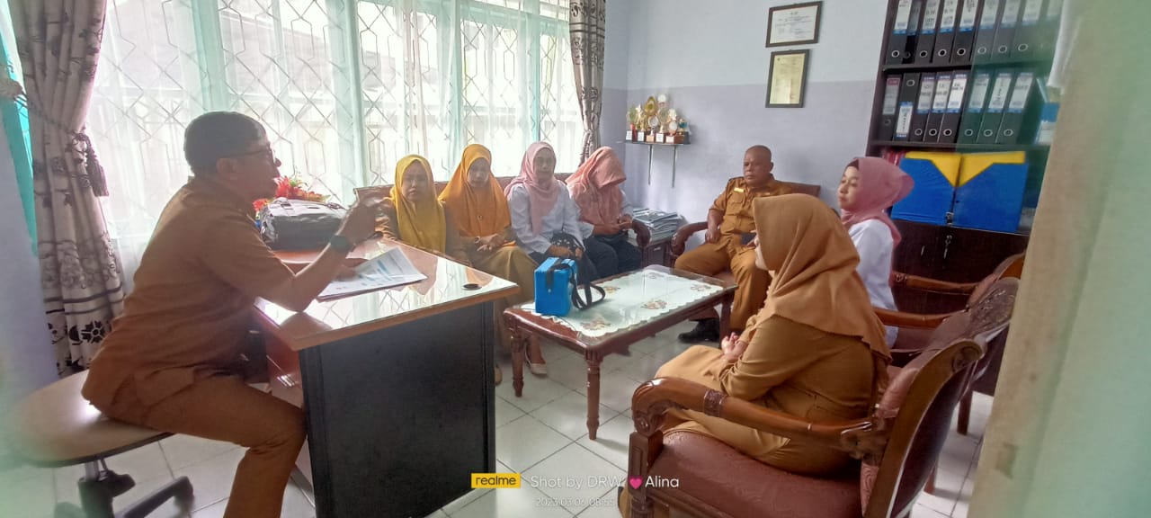 Koordinasi sebelum turun lapangan untuk crash program Polio Puskesmas Asam Kumbang