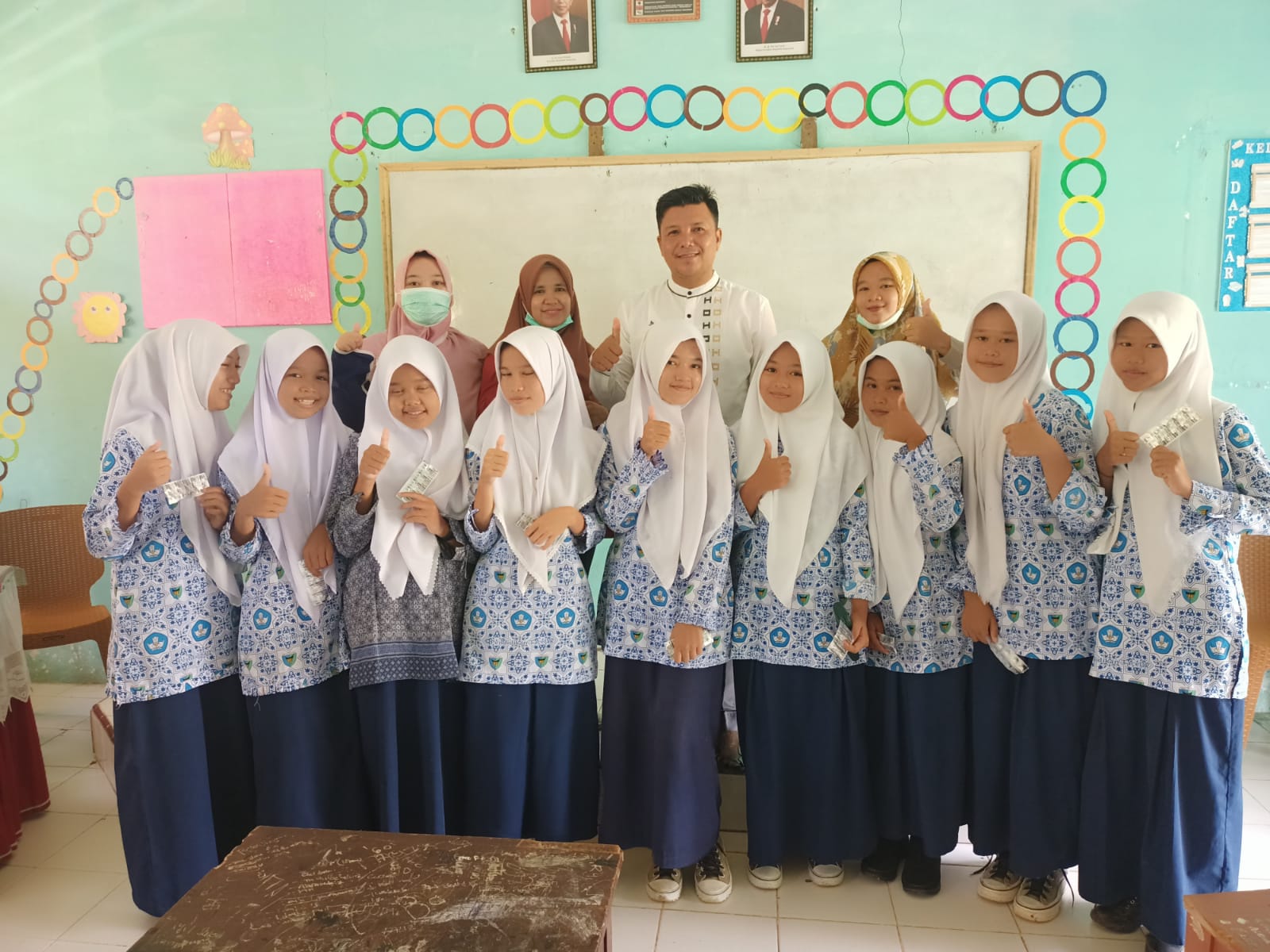 Puskesmas Balai Selasa Melakukan Pemeriksaan Kesehatan di SMPN 5 Pelangai Kecil