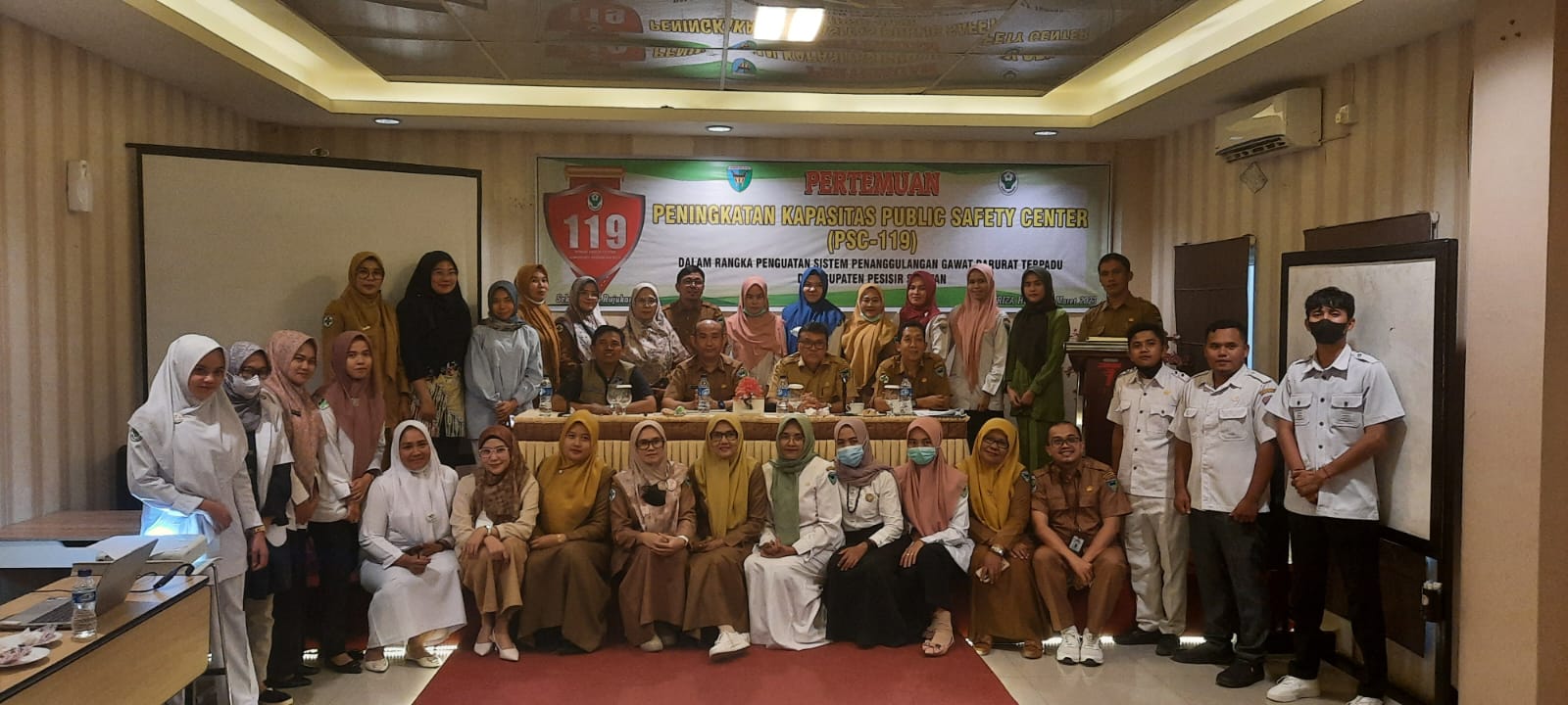 Staf puskesmas pasar kuok mengikuti pelatihan Public Safety Center (PSC) di hotel Triza 