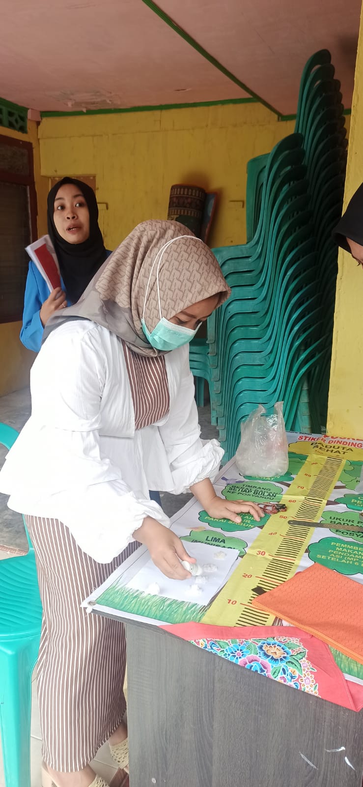 Pemeriksaan Garam Beryodium di Posyandu Wilker Puskesmas IV Koto Mudik