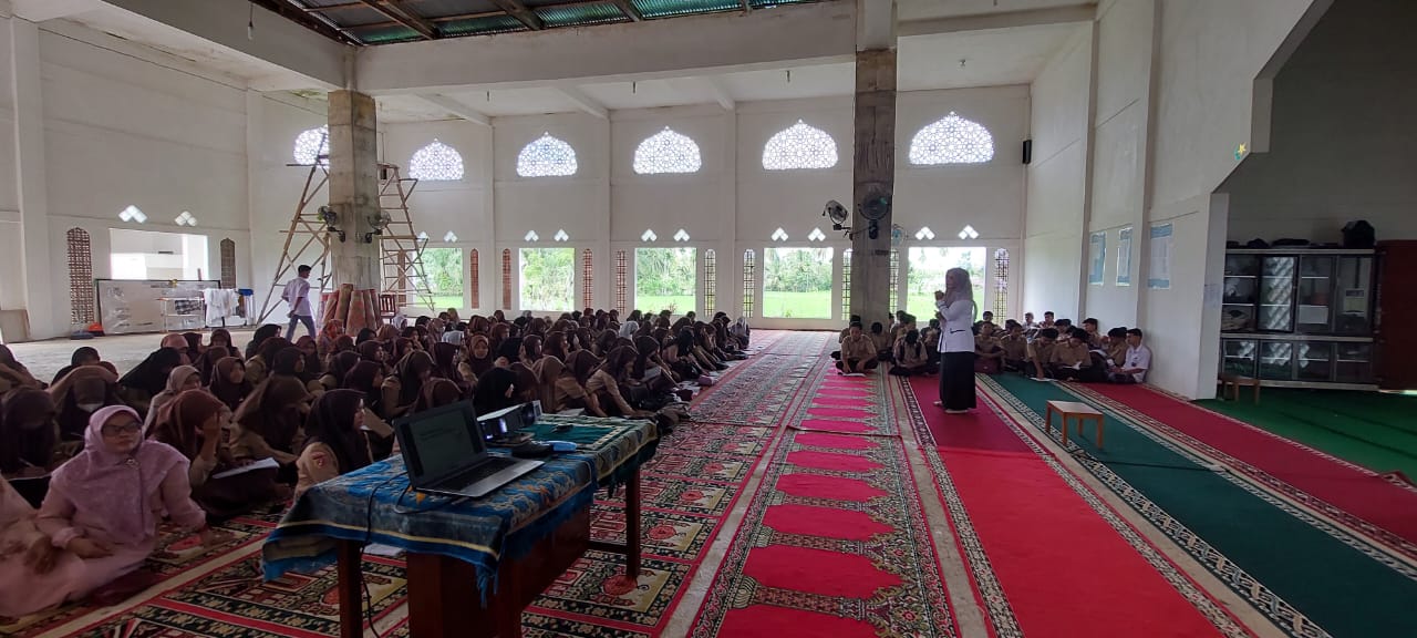 Puskesmas Kambang Melakukan Penyuluhan di Pesantren Ramadhan di Mesjid Samatul Ikwan oleh petugas PK