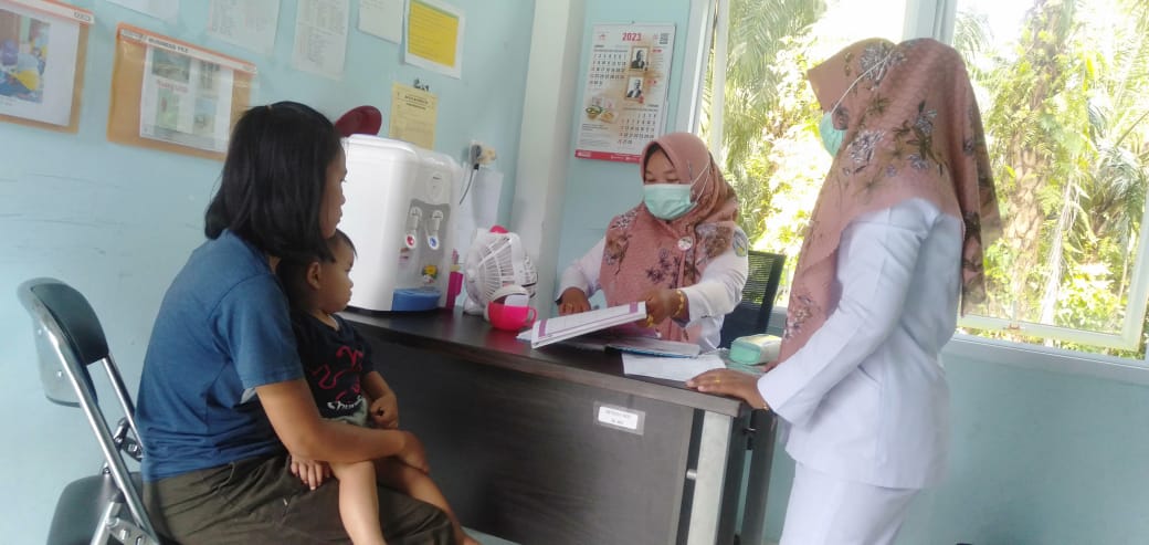 Pelayanan Kesehatan Ibu dan Anak (KIA)/ Keluarga Berencana (KB) di Puskesmas Kayu Gadang