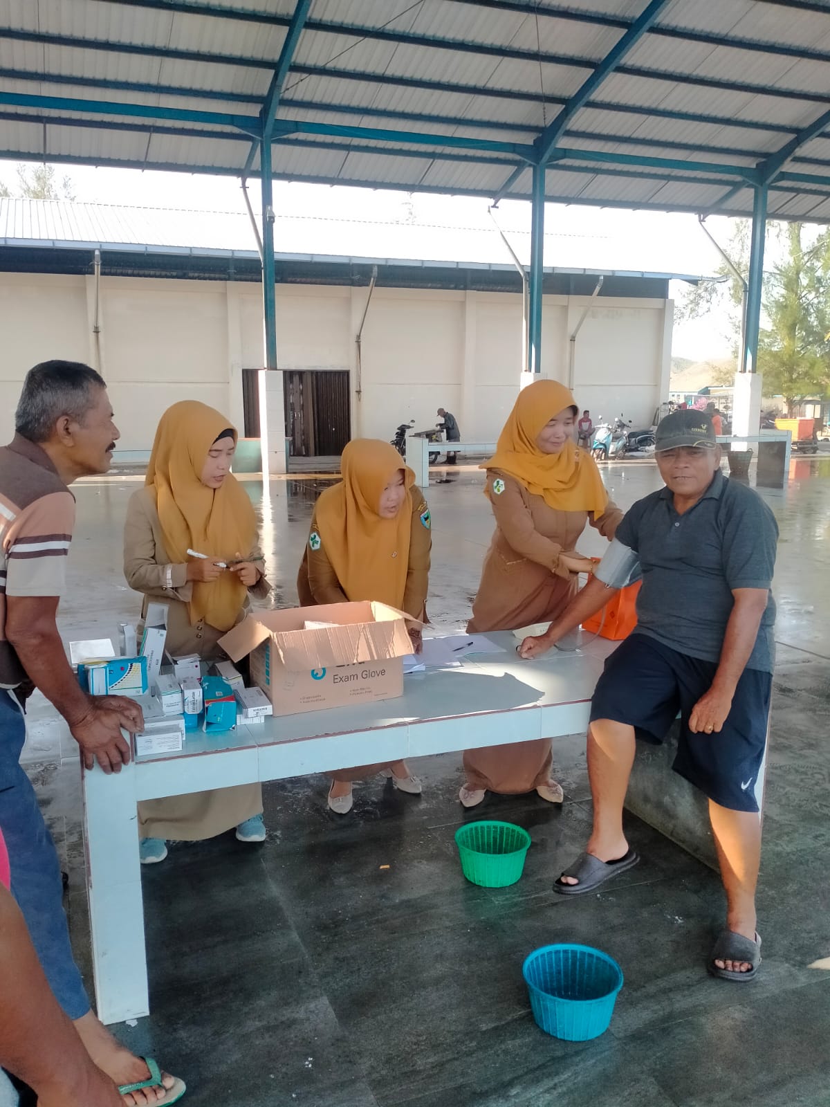 PKM Tarusan Pelaksanaan Pos UKK \"Nelayan Pesisir\" di desa carocok anau bersama petugas UKK dan Bid