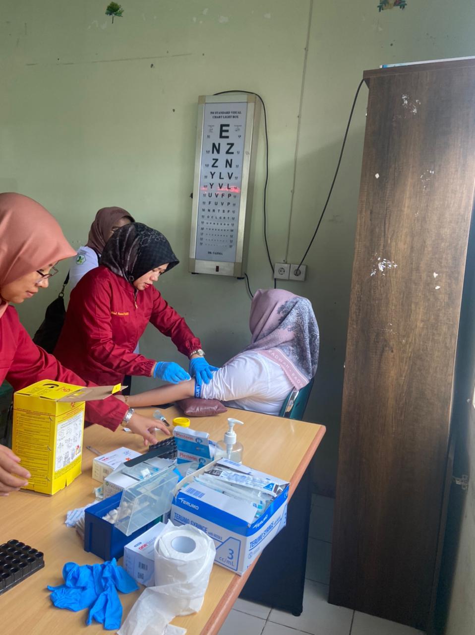 Pemeriksaan kesehatan Prolanis oleh Labkesda Provinsi Sumatera Barat di Puskesmas  Barung Barung Bal