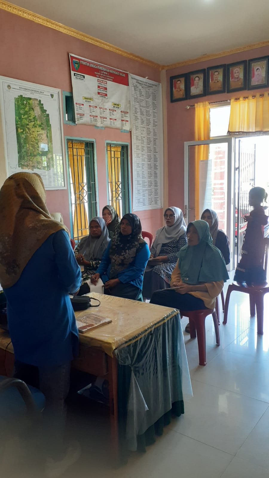 PUSKESMAS TARUSAN KEGIATAN PEMBERDAYAAN KADER MASYARAKAT UNTUK MELAKUKAN KEGIATAN PENGAWASAN MINUM O